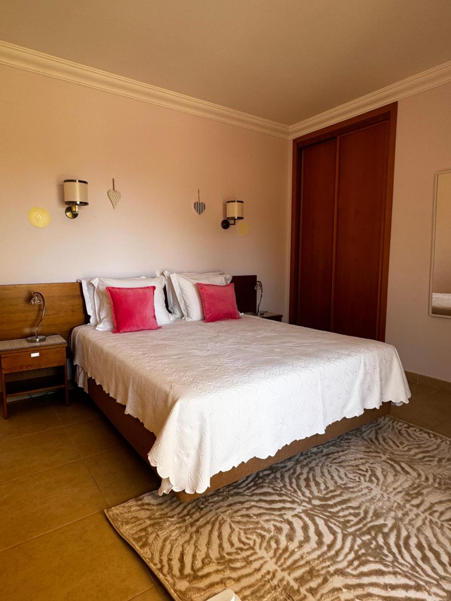 Senhora da Luz Lucie Lime Guesthouse מראה חיצוני תמונה
